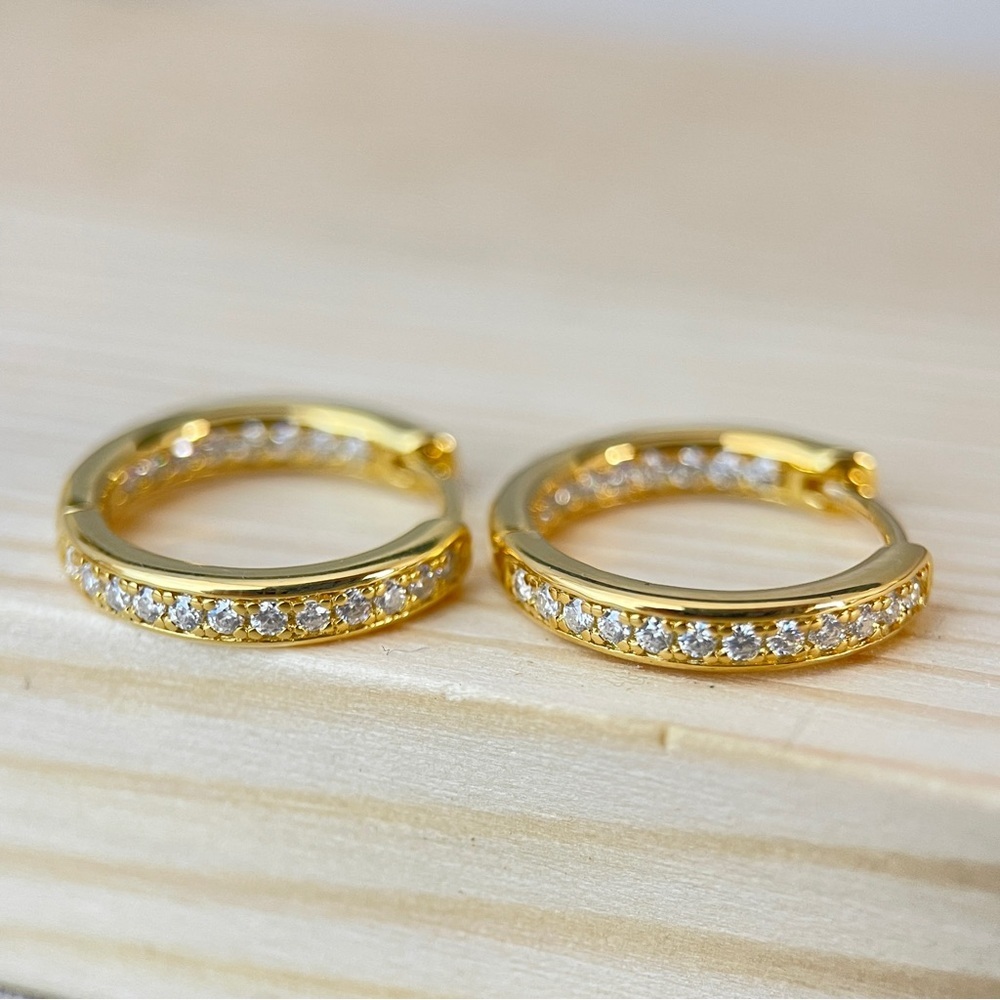 18k Yellow Gold Plated S925 Moissanite Inside-out Huggie Hoop Earrings - Picture 5 of 6